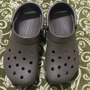Classic crocs
Chocolate color 
VGUC 
Size 7 men
Size 9 women